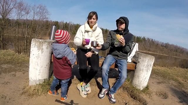 Семейная прогулка на самокатах смотреть онлайн