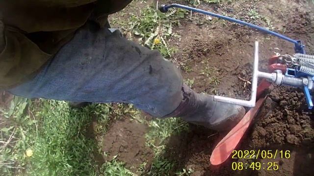 мотоблок ФАВОРИТ с плугом ВРМЗ (2010 г)и самодельной сцепкой (Вести с полей №2 . 16.05.22.) смотреть онлайн