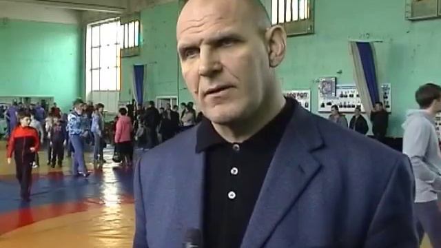 В Кузнецке олимпийский чемпион Александр Карелин встретился с юными борцами