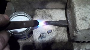 Пайка резца бензиновой горелкой.