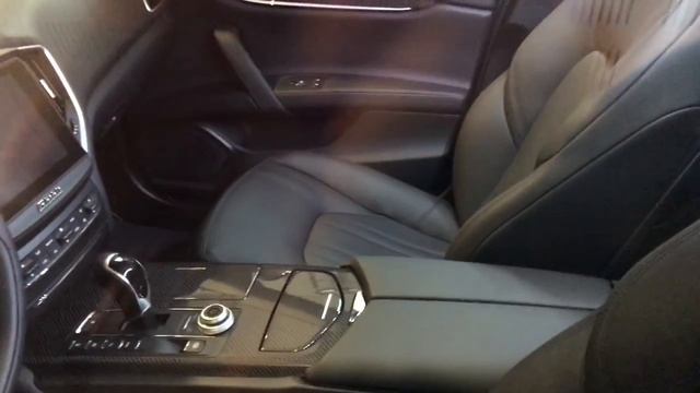 Мазератти Гибли (maserati Ghibli) в аэропорту Таллина