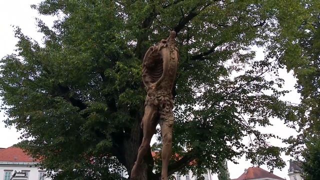 Любляна (Словения) Рынок, Странные скульптуры, Кафедральный Собор. смотреть онлайн