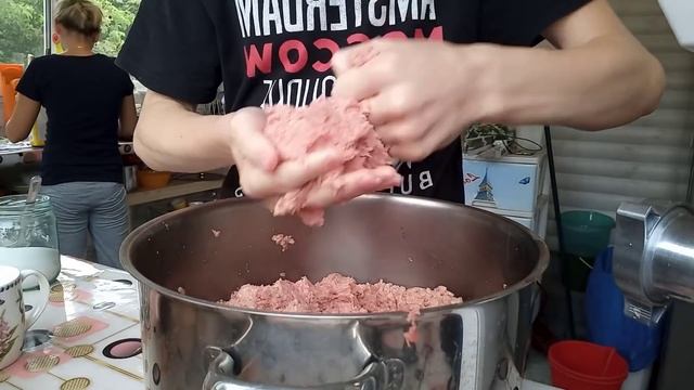 ГОТОВИМ 20 КГ. МЯСА? НА ОГРОМНУЮ МНОГОДЕТНУЮ СЕМЬЮ???ОТ КУСКА МЯСА? ДО КОТЛЕТЫ? смотреть онлайн