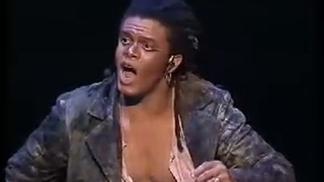 Où est-elle? English - Where is she?