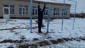 Топ 7 лучших упражнений для пресса на турнике