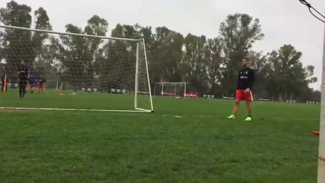 Mirá como se entrena Melano junto a Damonte смотреть онлайн