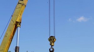 Армопояс, перемычки, монтаж двутавровых балок-прогонов над панорамными окнами в доме из газобетона