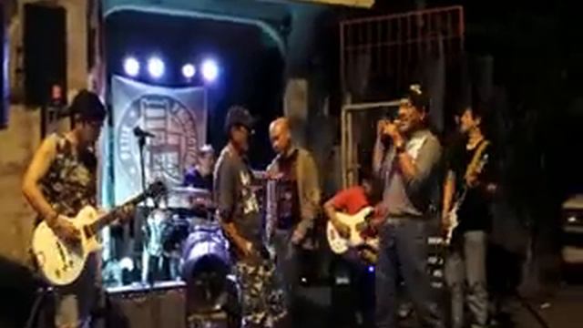 Rock 'n Roll Medley feat Jojo, Bong 'n Tom смотреть онлайн