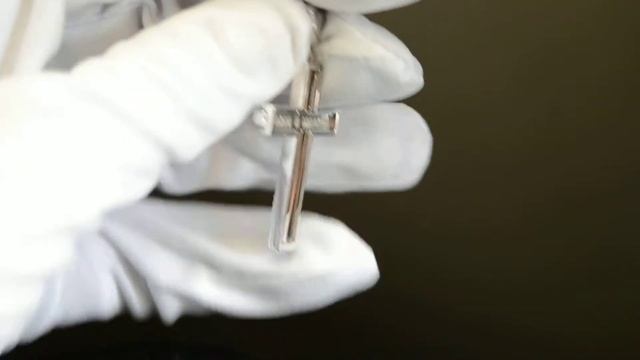 Православный женский крест Спаси и сохрани из белого золота с бриллиантами смотреть онлайн