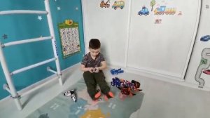 Саша собирает тоботов Мастер Ви, Мега дрель, Квантум стелс, Пауер трейн.