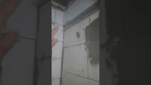 Вырезка отверстий и нижние ряды плитки смотреть онлайн