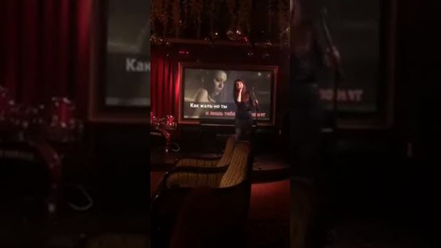 Когда иду по этой мостовой.. Я думаю о нас... смотреть онлайн