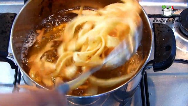 CREPES o CRESPELLE FRITTE ! sono la fine del mondo! Ricette di Gabri смотреть онлайн