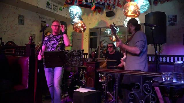 UNDERCOVERS - Fortunate Son (Creedence Clearwater Revival) смотреть онлайн