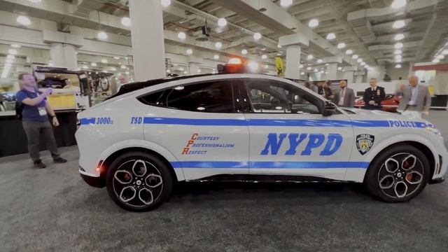 FIRST LOOK! NYPD Electric Police Car- Ford Mustang Mach E GT смотреть онлайн