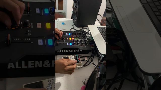 Mixer allen heath + pedal boss DD7 digital delay Techno смотреть онлайн