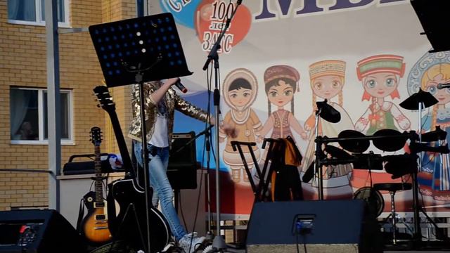 «Qwest Сreew» - шарашдинские парни зажигают на Дне молодежи смотреть онлайн