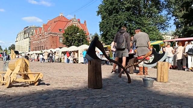 Выборг, Рыночная площадь. Зарисовка выходного дня смотреть онлайн