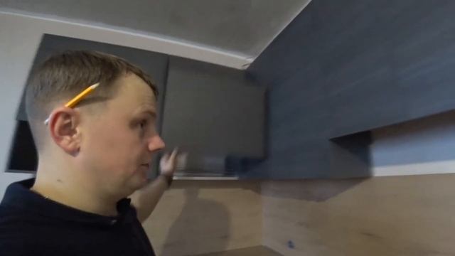 Установка кухни в квартиру-студию. Поднимаем двери-купе на 19-й этаж) смотреть онлайн