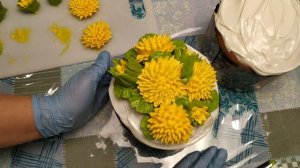 Куличи с цветами из крема БЗК. Одуванчики, нарциссы