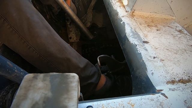 Замена колёсного подшипника BOBCAT 753 смотреть онлайн