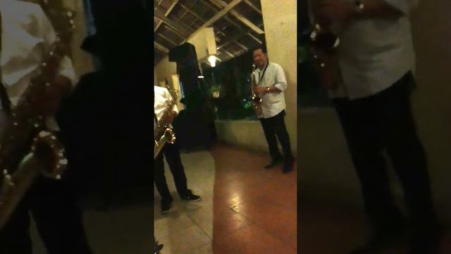 Besame Mucho - Selmer Mark VI Alto & Julius Keilwerth Tenor Saxophones смотреть онлайн