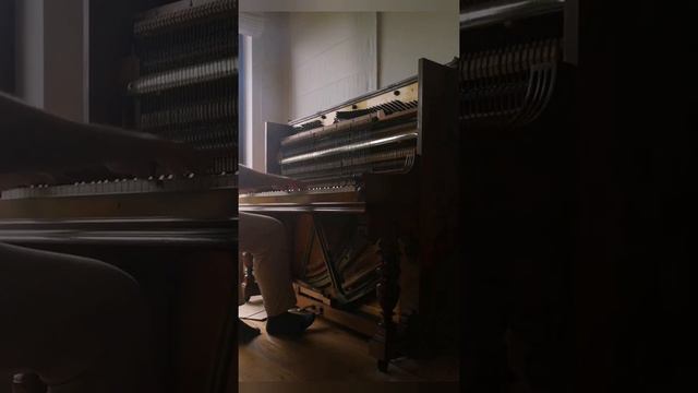 Pianino Robert Ecke, Magdeburg (1900) przed i po strojeniu смотреть онлайн
