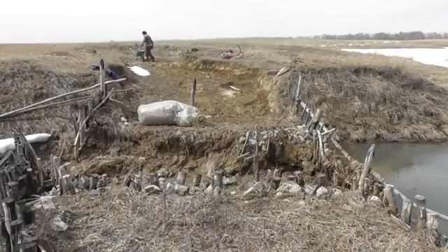 Работа на шлюзе. Глина и солома. Вода остановлена! Аллилуия! 23.04.209 смотреть онлайн