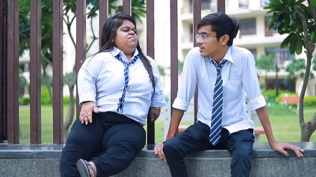 ढाई फीट की लड़की को हुआ पाँच फ़ीट के लड़के से प्यार || school life || смотреть онлайн