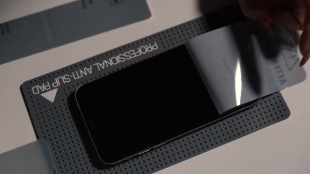 Как правильно наклеивать ультрафиолетовую гидрогелевую пленку смотреть онлайн