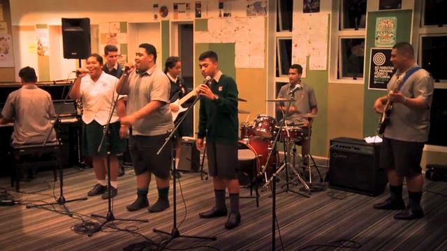 ON FIRE: Year11 MUSIC Class Onehunga High School 2014 смотреть онлайн