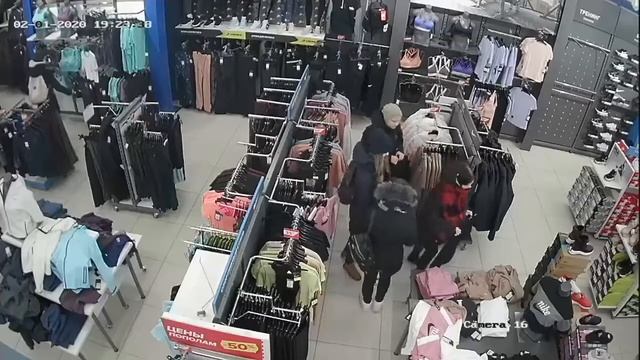 кража одежды в ТЦ смотреть онлайн
