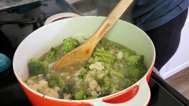 KETO + VEGAN Broccoli "Cheese" Soup | Ketotarian Recipe (ready in 20 minutes!) смотреть онлайн
