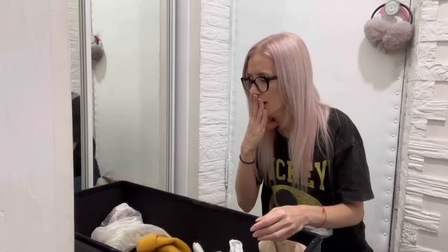 ВЛОГ. Нашла старый альбом. Киру выгнали из школы. Я испортила губы - ШОК. смотреть онлайн