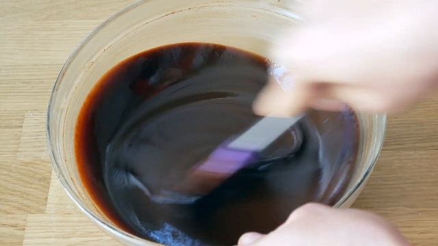 ДОМАШНИЙ ШОКОЛАД // ТЕМПЕРИРОВАНИЕ ШОКОЛАДА // КЛУБНИКА В ШОКОЛАДЕ смотреть онлайн