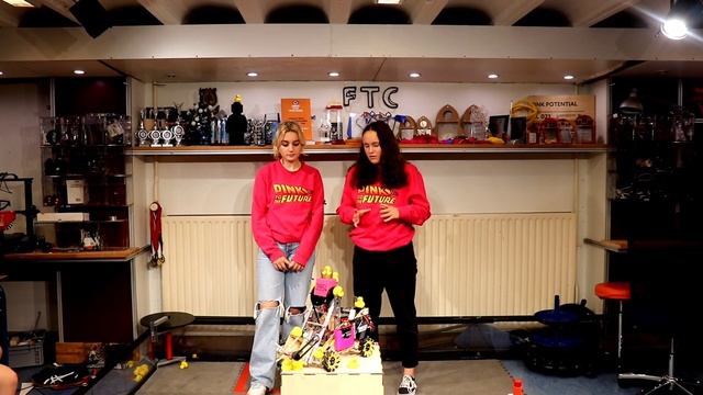 Pink To The Future - 3954 - Robot in one week reveal - freight frenzy смотреть онлайн