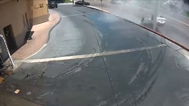 Эффектный выезд с автомойки! смотреть онлайн