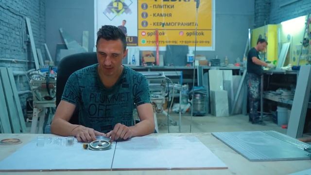 Чем лучше сверлить КРЕПКИЙ керамогранит? Скругление плитки фрезером! Коронка vs Перо!!! смотреть онлайн