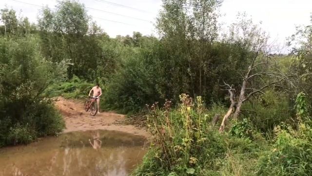 Очередные покатушки на велосипедах, опять водная преграда (часть 1) смотреть онлайн