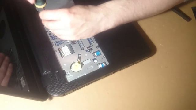 Dell Inspirion 3721. И снова BIOS. Ч.1. Разборка. смотреть онлайн