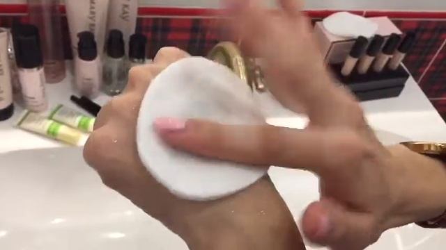 Как работает обезжиренное средство для снятия макияжа Мэри Кэй смотреть онлайн