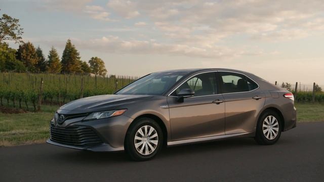 2018 Toyota Camry LE Hybrid & Camry SE (US Spec) смотреть онлайн