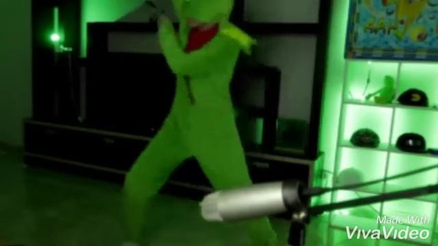 данкар танцует под мама сшила мне штаны из берёзовой коры чтобы попа не потела не кусали камары смотреть онлайн