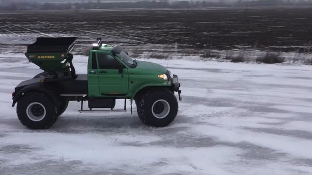 УАЗ НА ЛЬДУ ! | Вездеход АВИОН 44-01 (на базе ПАТРИОТА) смотреть онлайн