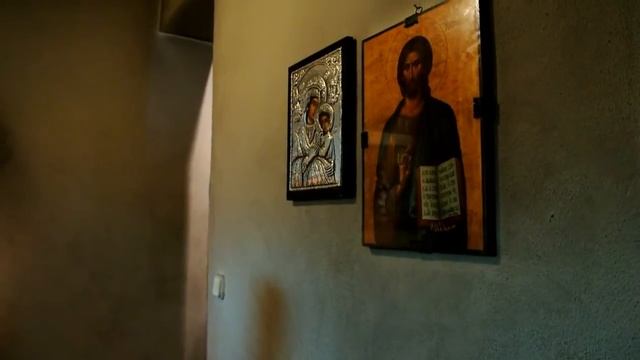 ГРЕЦИЯ БЕГУ В ЦЕРКОВЬ СЕГОДНЯ У КОНСТАНДИНОСА ИМЕНИНЫ ДЕНЬ АНГЕЛА ХРАНИТЕЛЯ смотреть онлайн