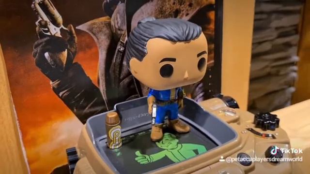 Fallout - Vault Dweller ( Funko Pop ) смотреть онлайн
