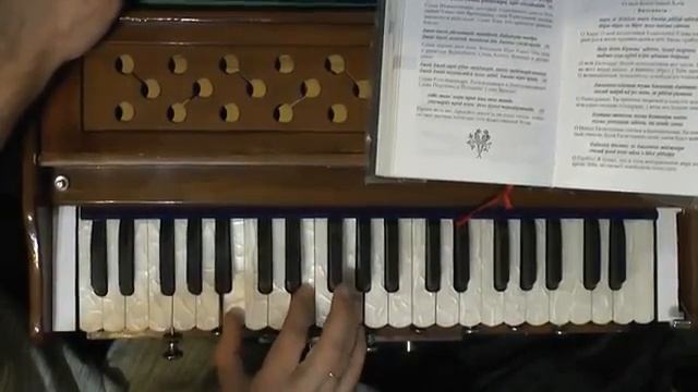 Харе Кришна маха мантра аккорды физгармонь. Harmonium chords class maha mantra 2 смотреть онлайн