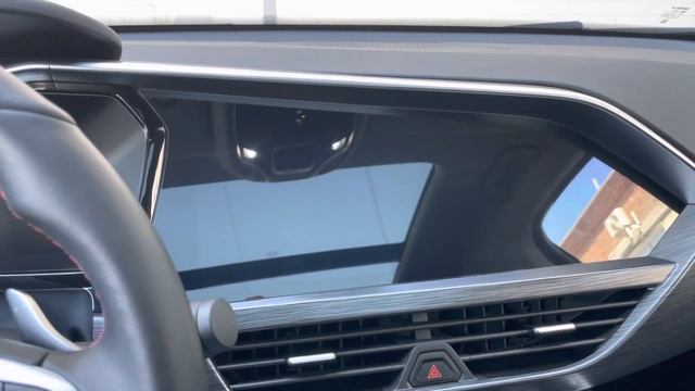 Маркий дисплей Geely Tugella