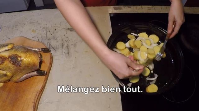 ✔️ Pintade fermière avec des pommes de terre, au four #pintade rôtie #volaille смотреть онлайн