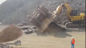 Как погибают огромные карьерные самосвалы